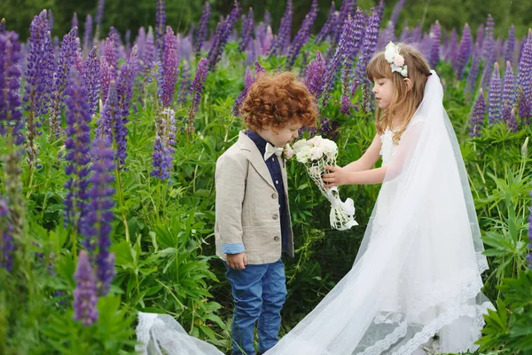 iki komik küçük gelinle damat