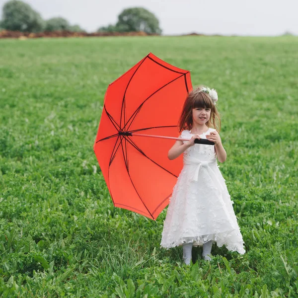 Gelin elbise ile güzel kız