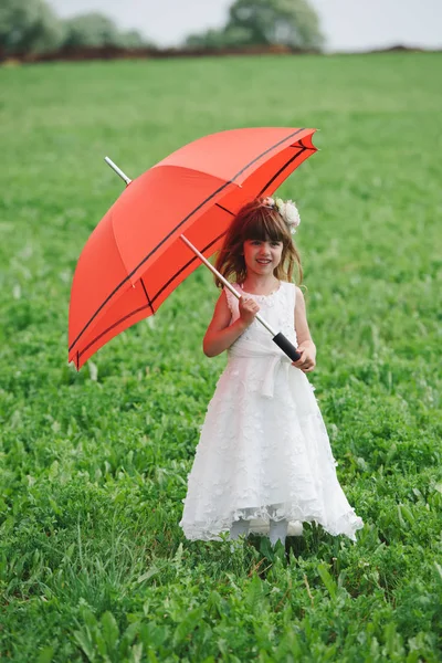 Gelin elbise ile güzel kız