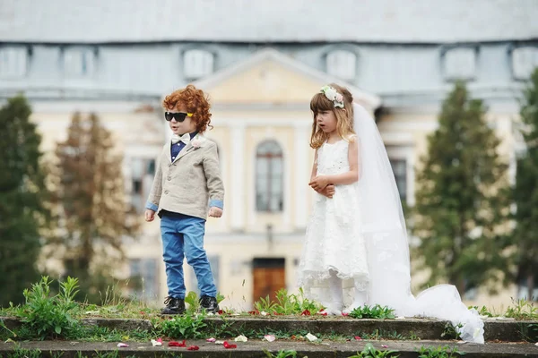 iki komik küçük gelinle damat