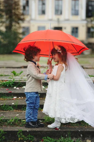 iki komik küçük gelinle damat