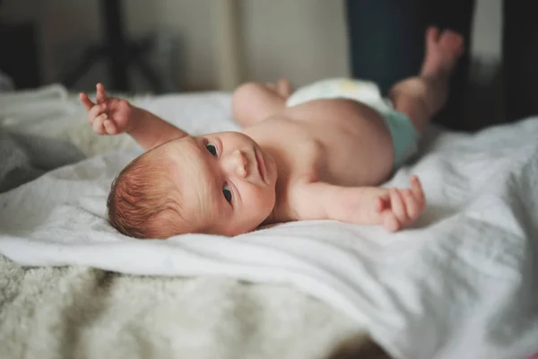 Retrato de niño pequeño y hermoso — Foto de Stock