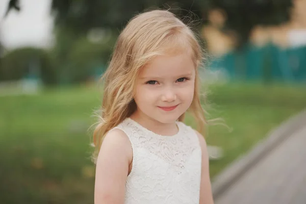 Beautiful girl in white dress — Stock Photo, Image