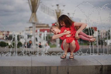 Anne, Çeşme Şirin kızı ile