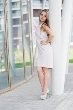 güzel yound kadın açık havada portresi