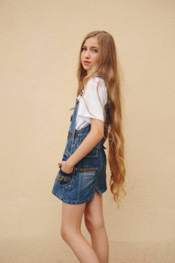 uzun saçlı güzel genç kız