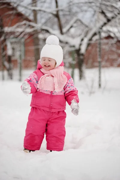 Cute girl saw snow first time — Stock Photo, Image