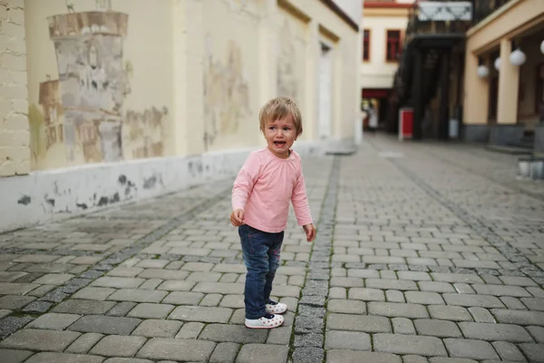 Mignon malheureux pleurer fille — Photo