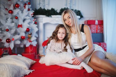 Anne ve kızı Noel Kutlamaları