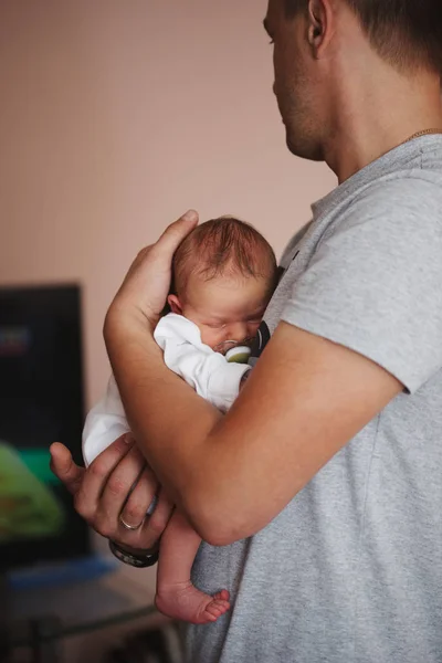 Happy father holds newborn son — Stock Photo, Image