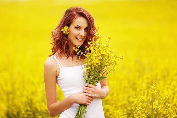 Beautiful girl in the yellow field — Stock Photo, Image