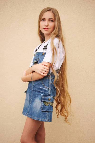 uzun saçlı güzel genç kız