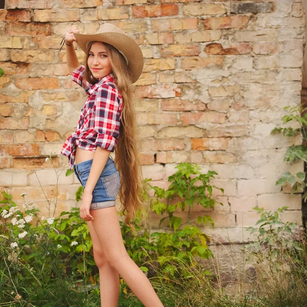 uzun saçlı güzel genç kız