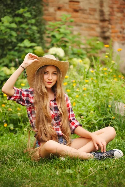 Beautiful young girl with long hair — Stock Photo, Image