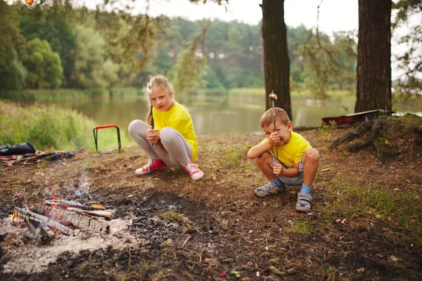 Happy children hiking in the forest — Stock Photo, Image