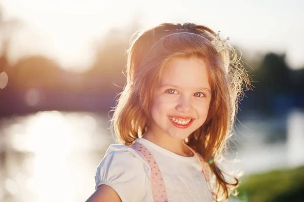 Cute little girl in summer park — Stock Photo, Image