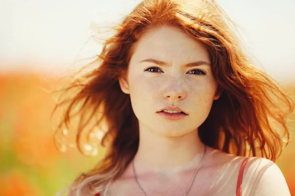 Beautiful girl in poppy field — Stock Photo, Image