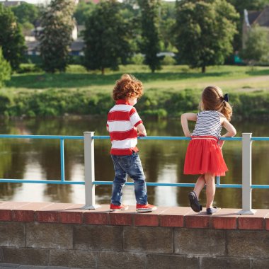 güzel küçük erkek ve kız