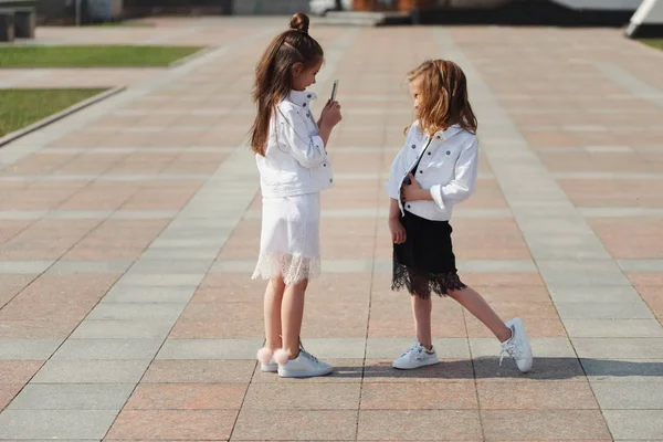 Stylish funny little girls on the street — Stock Photo, Image