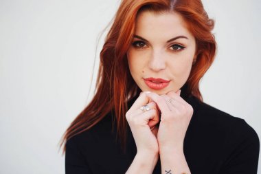 şehvetli kırmızı saçlı güzel kız