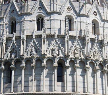 Pisa Battistero 02