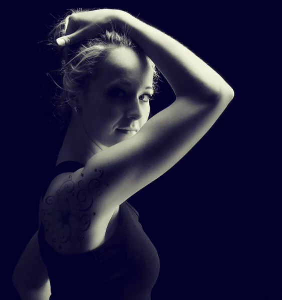 Frumos în formă și sănătos blonda femeie portret în negru top cu — Fotografie, imagine de stoc