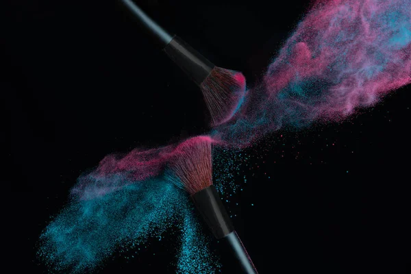 Twee Penselen Met Roze Blauwe Make Poeder Impact Een Wolk — Stockfoto