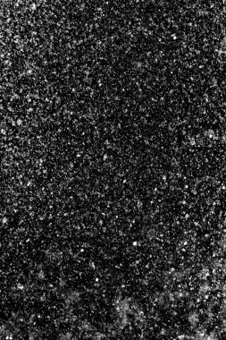 Su sıçramaları, beyaz bokeh, karanlık bir arka planda odak dışında bulanık arka plan.