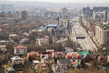 Almatı, Kazakistan-Mart 29, 2019: Almatı şehir, Kazakistan modern mimarlık. Yukarıdan görüntüle.