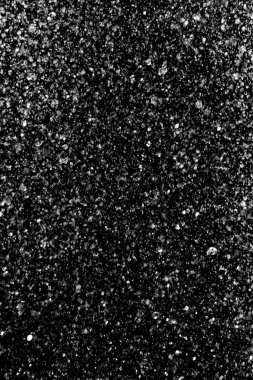 Su sıçramaları, beyaz bokeh, karanlık bir arka planda odak dışında bulanık arka plan.