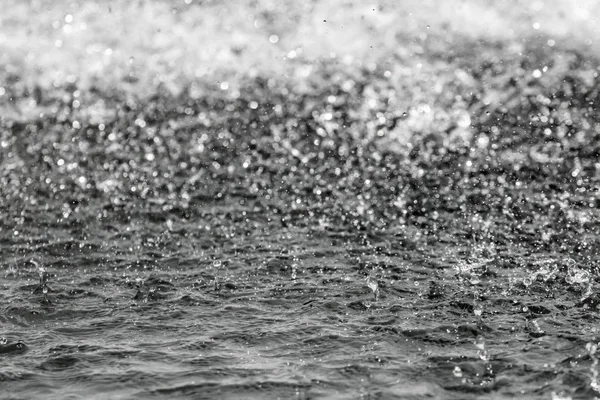 Grandes Gotas Agua Salpicando Fondo Con Fondo Borroso —  Fotos de Stock