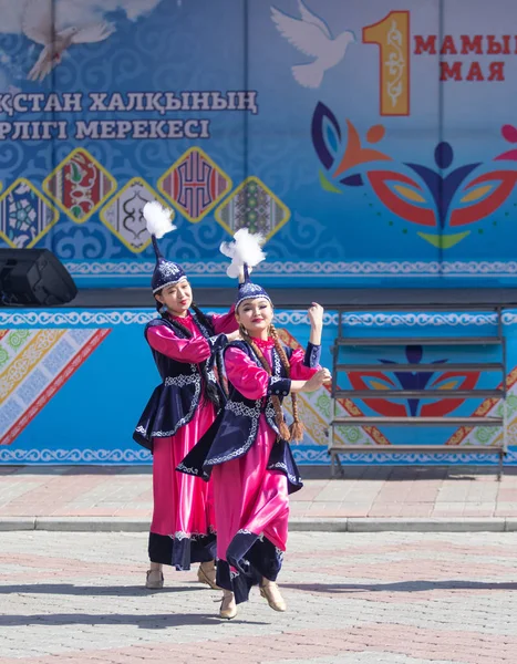 Petropavlovsk Kazajstán Mayo 2019 Canciones Bailes Los Trajes Nacionales Los — Foto de Stock