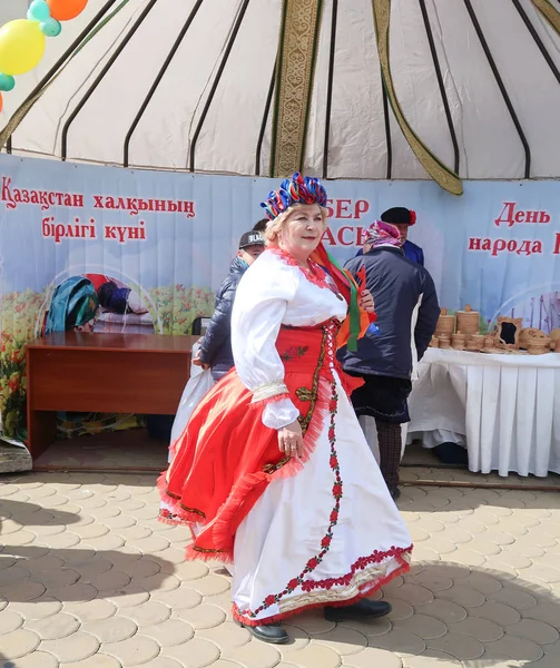 Petropavlovsk Cazaquistão Maio 2019 Cânticos Danças Nos Trajes Nacionais Dos — Fotografia de Stock