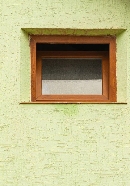 Fensterscheibe Eingeworfen Die Betonwand Des Hauses — Stockfoto