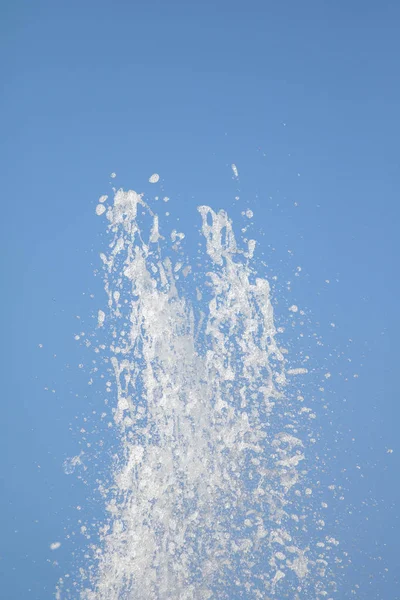 Spray Fontaine Eau Contre Ciel Bleu Les Éclaboussures Eau Sont — Photo