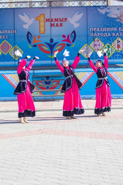 Petropavlovsk Kazakhstan 1Er Mai 2019 Chansons Danses Dans Les Costumes — Photo