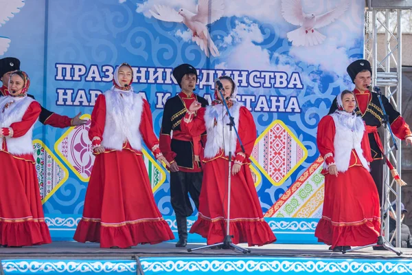 Petropavlovsk Cazaquistão Maio 2019 Cânticos Danças Nos Trajes Nacionais Dos — Fotografia de Stock