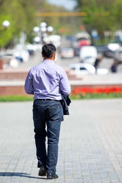 Male Back View Summer City Park — Stock Photo, Image