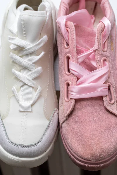 Белая Розовая Спортивная Обувь Девочек Мода — стоковое фото
