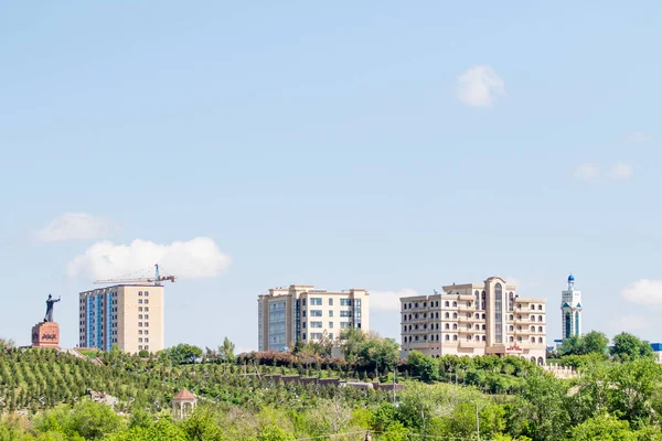 Shymkent Cazaquistão Abril 2019 Árvores Verdes Céu Azul Casas Vários — Fotografia de Stock