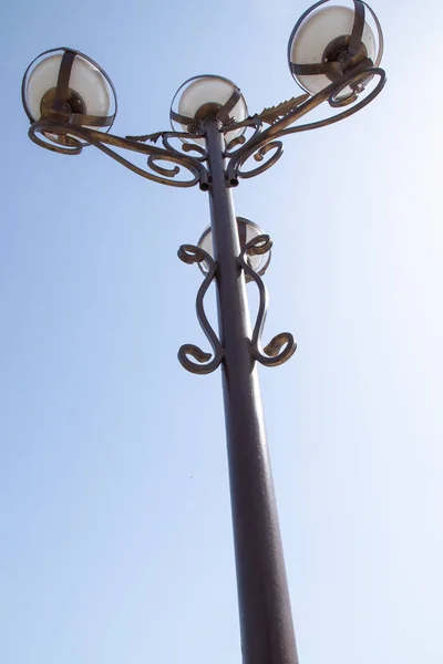 Lámparas Lámparas Calle Durante Día Contra Cielo — Foto de Stock