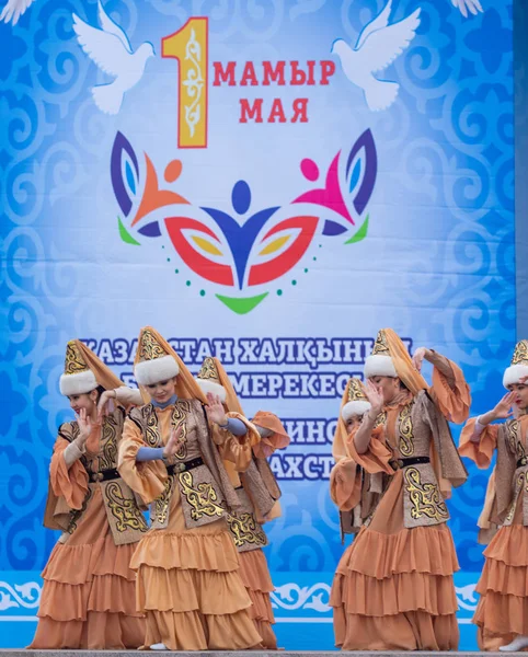 Petropavlovsk Kazajstán Mayo 2019 Canciones Bailes Los Trajes Nacionales Los — Foto de Stock