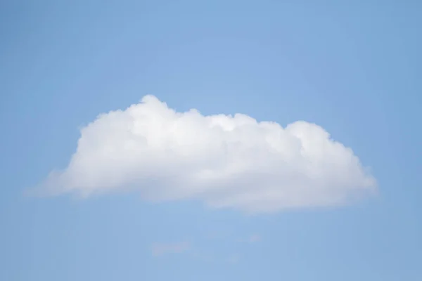 Яркое Облако Белые Облака Голубом Небе — стоковое фото