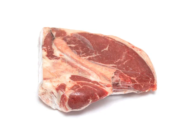 白地に骨のある新鮮な生肉の一片 — ストック写真