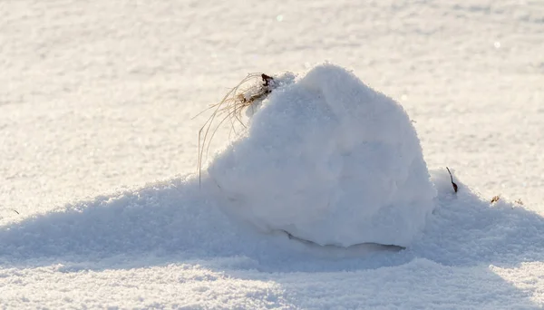 Grandi Cumuli Neve Campo Innevato — Foto Stock