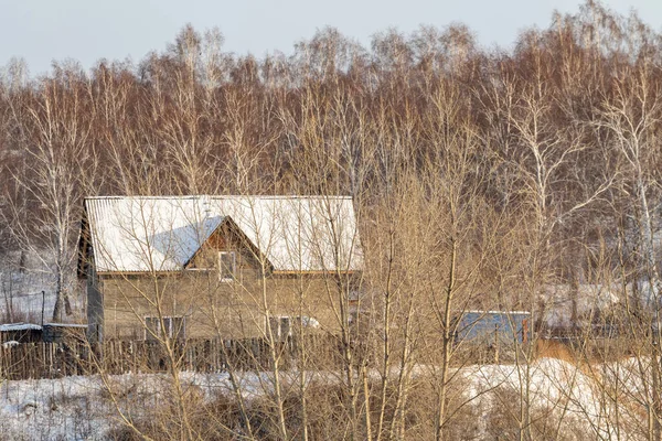 Zimní Krajina Dům Lese Slunečného Zimního Dne — Stock fotografie