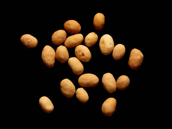 Peanut Gecoate Dragees Geïsoleerd Zwarte Achtergrond — Stockfoto