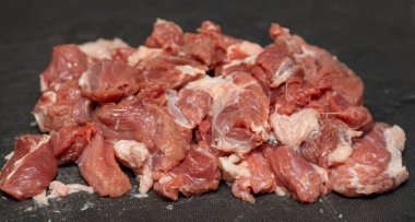 Gulaş parçacıkları halinde et. Kızarmış et, yemek..