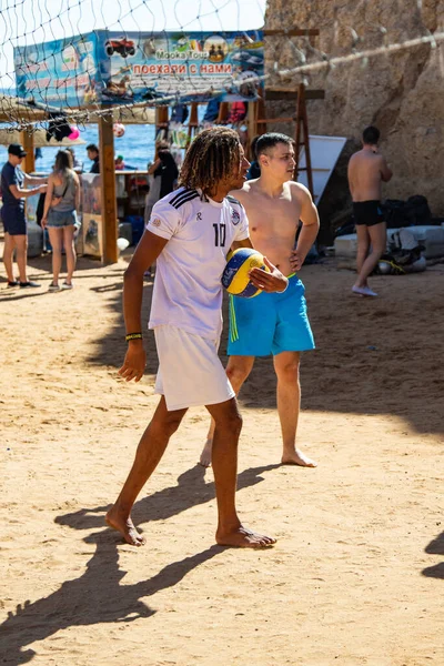 Sharm Sheikh Egipto Febrero 2020 Gente Juega Voleibol Playa Junto — Foto de Stock