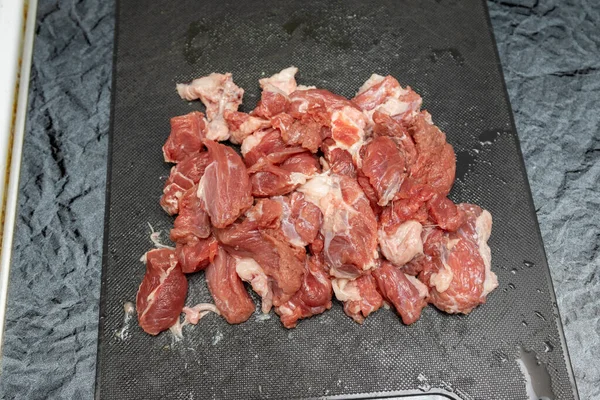 肉在小块的土豆泥里 油炸肉 — 图库照片